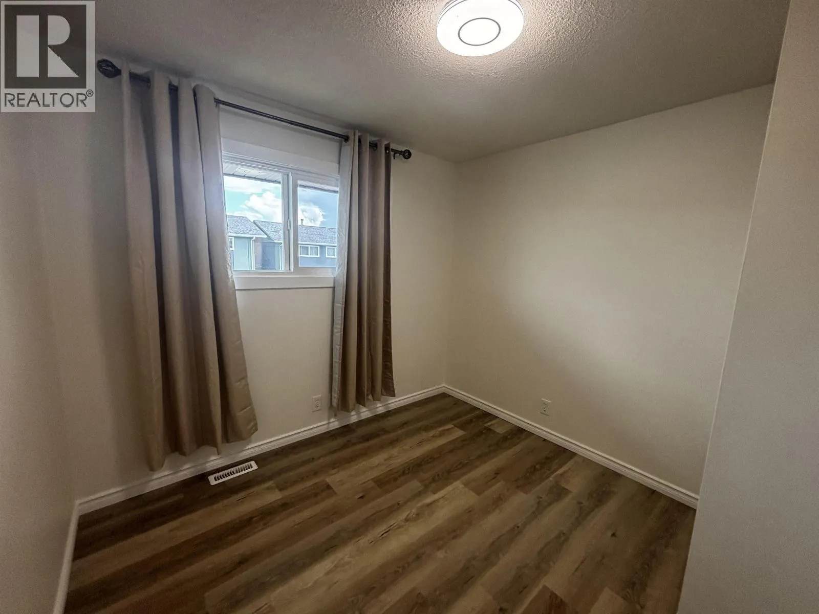 H122 1900 STRATHCONA AVENUE