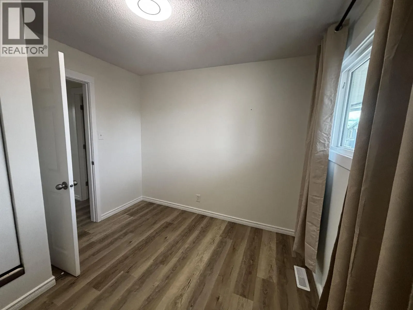 H122 1900 STRATHCONA AVENUE