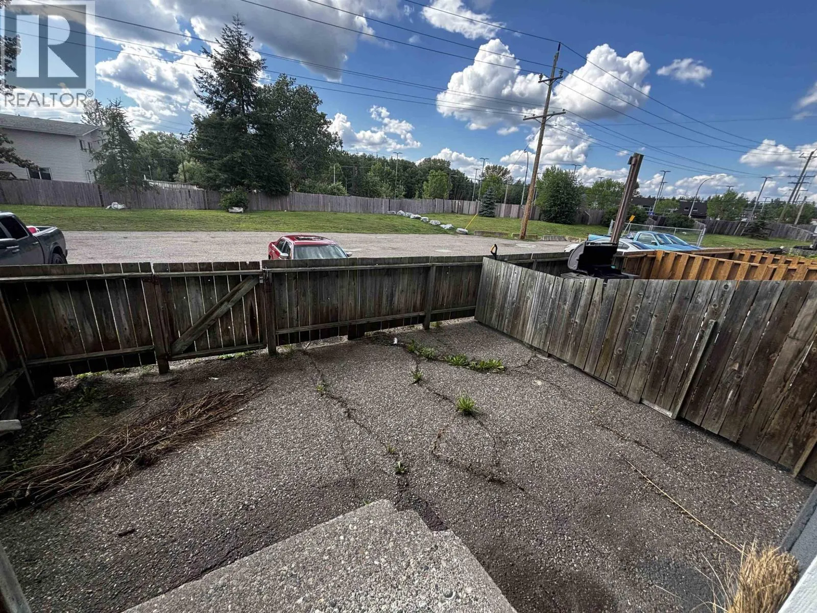 H122 1900 STRATHCONA AVENUE