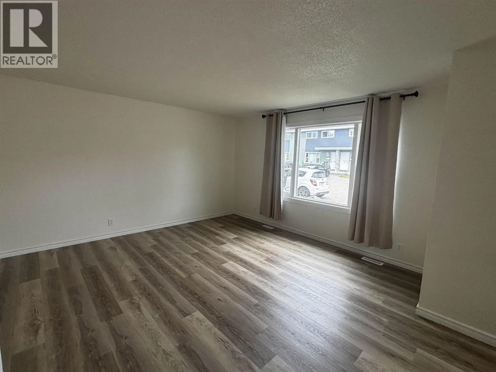 H122 1900 STRATHCONA AVENUE