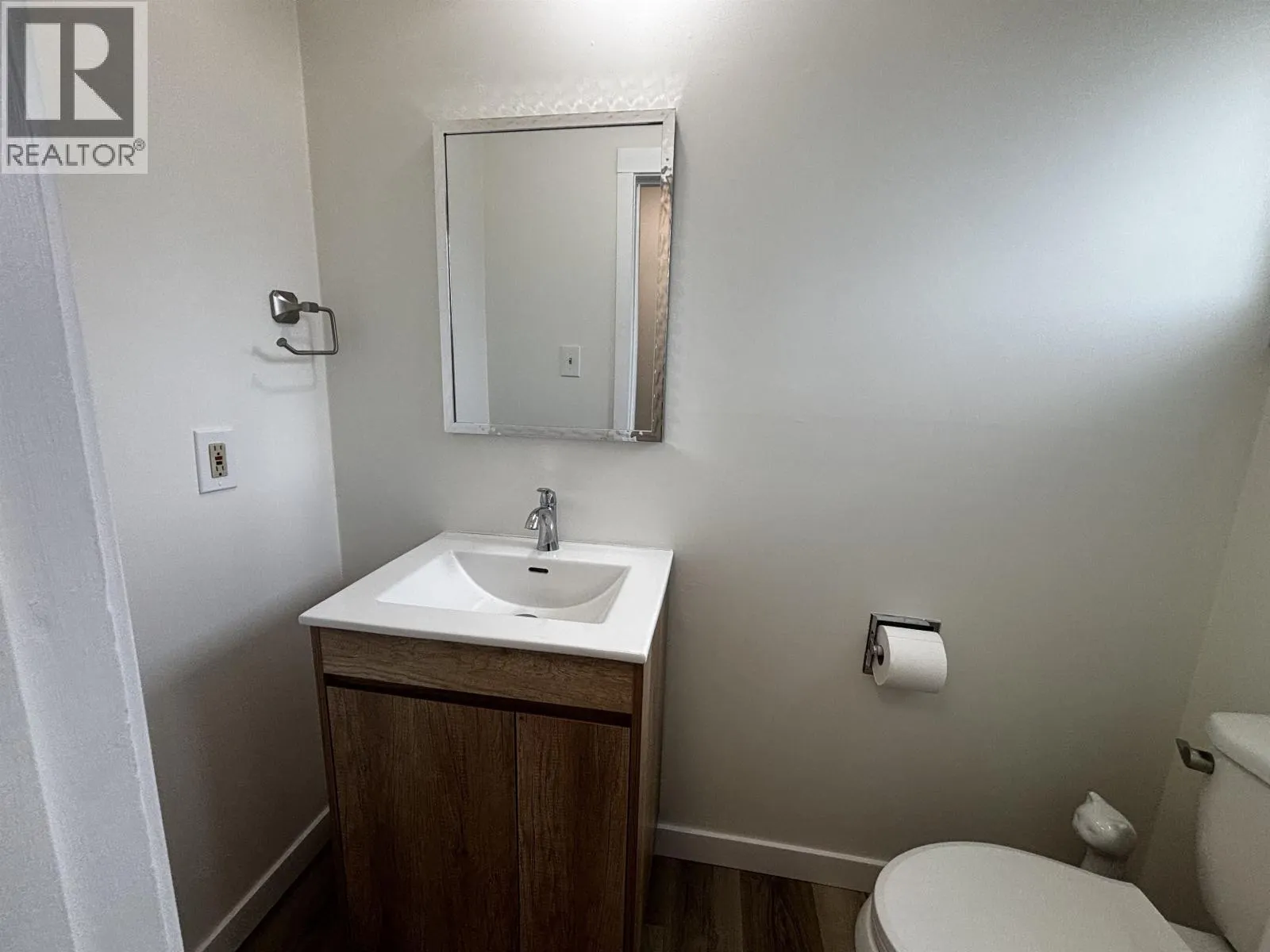 H122 1900 STRATHCONA AVENUE