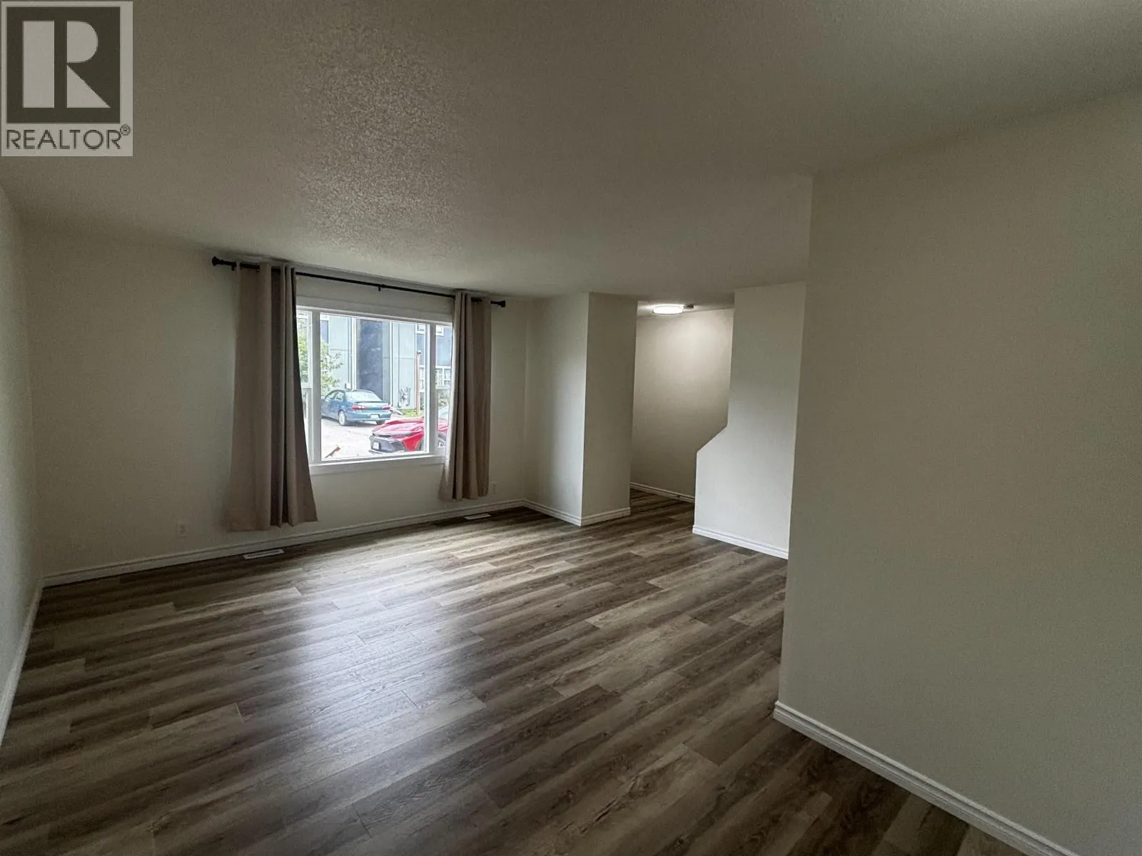 H122 1900 STRATHCONA AVENUE