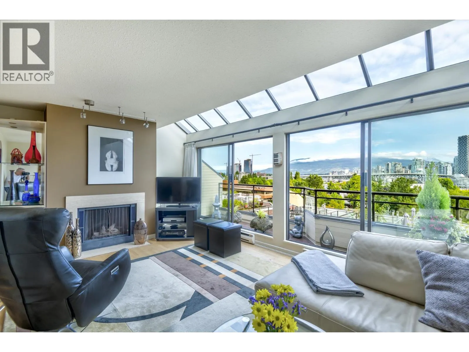 G 1215 W 7TH AVENUE