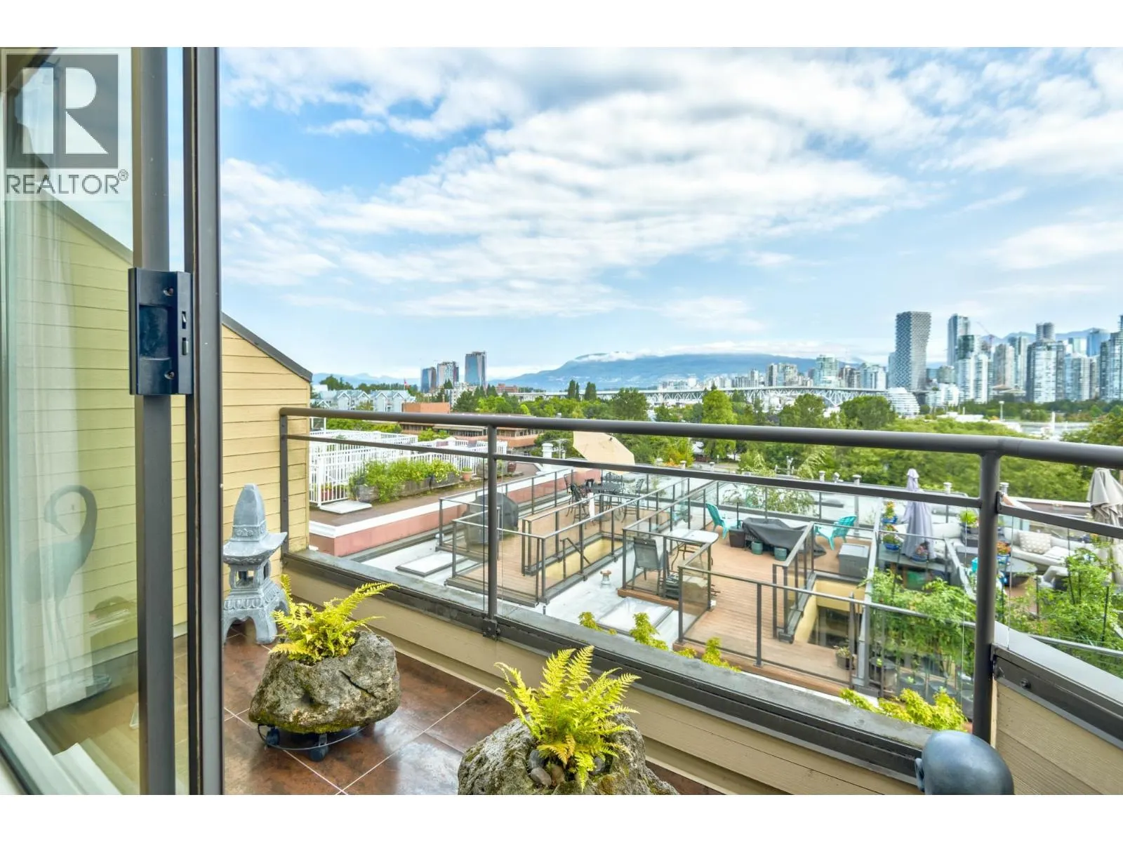 G 1215 W 7TH AVENUE