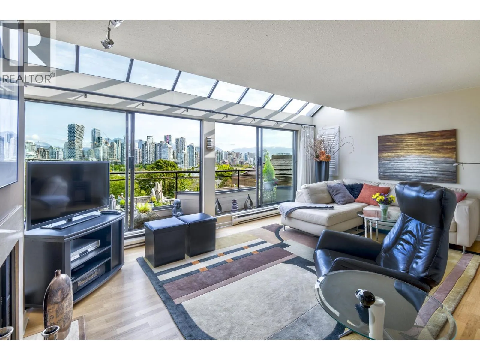 G 1215 W 7TH AVENUE
