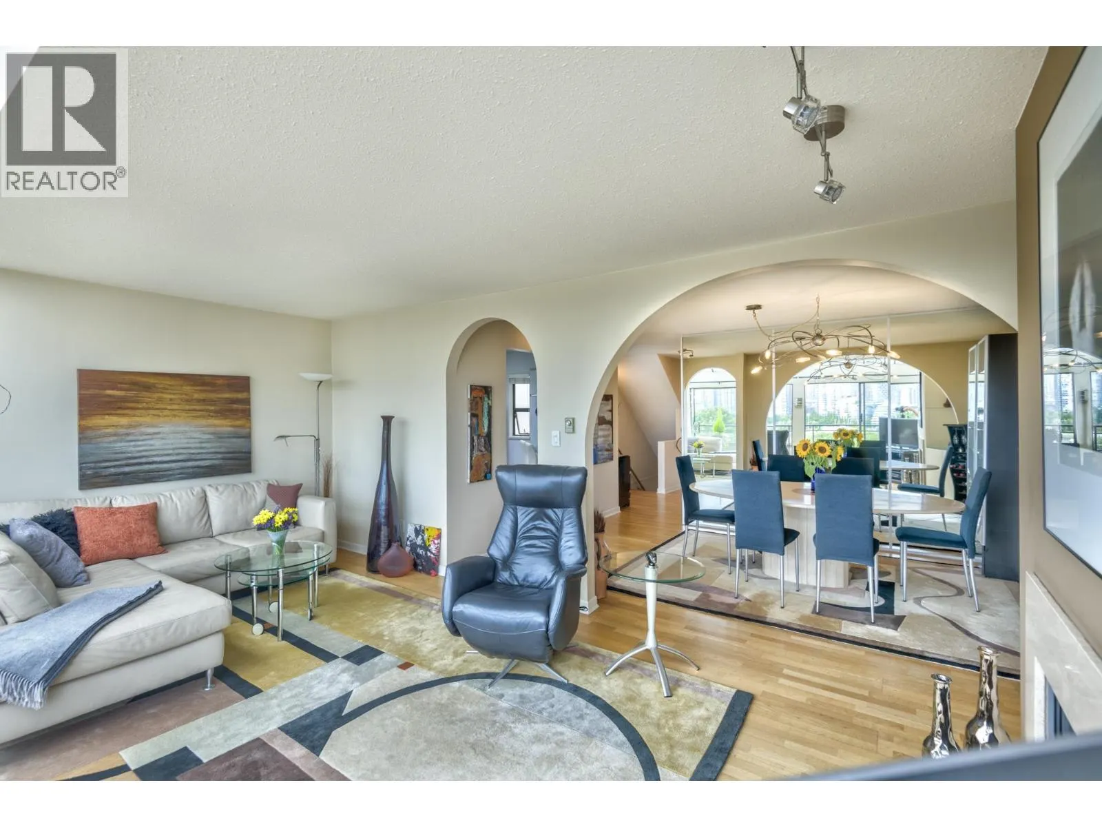 G 1215 W 7TH AVENUE