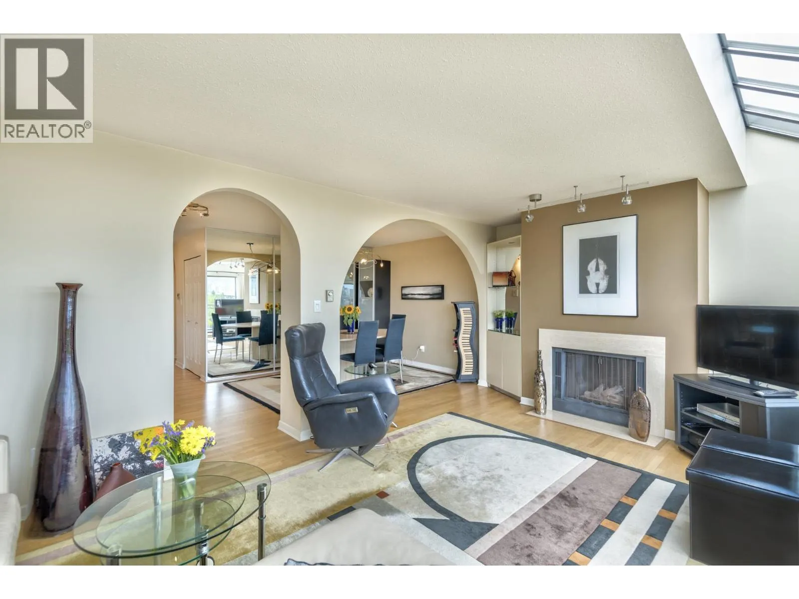 G 1215 W 7TH AVENUE