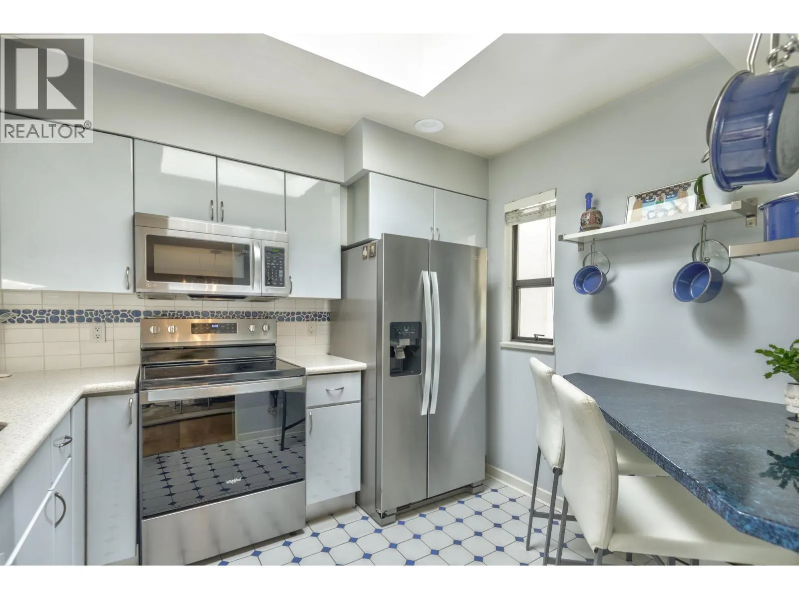 G 1215 W 7TH AVENUE