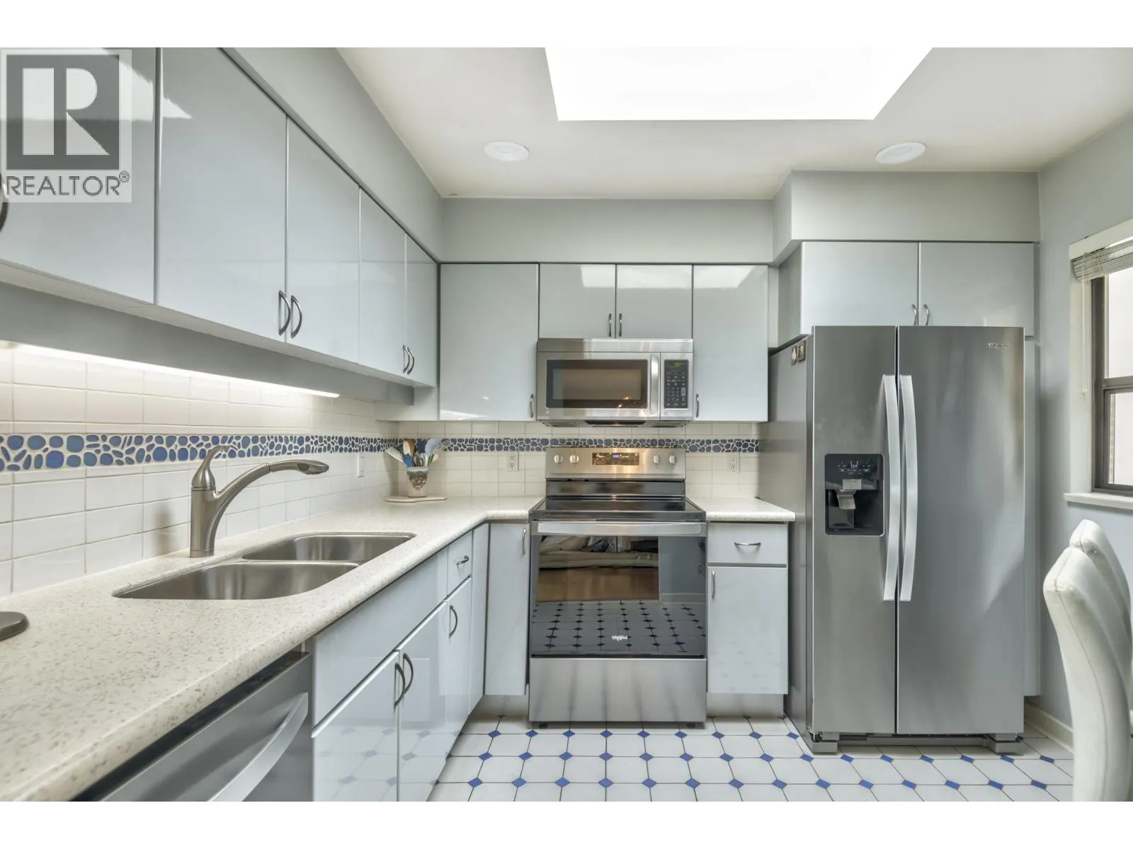 G 1215 W 7TH AVENUE