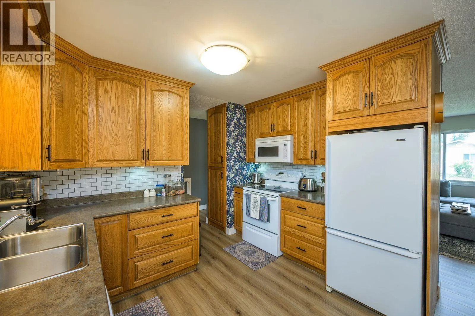 5905 RIDEAU DRIVE