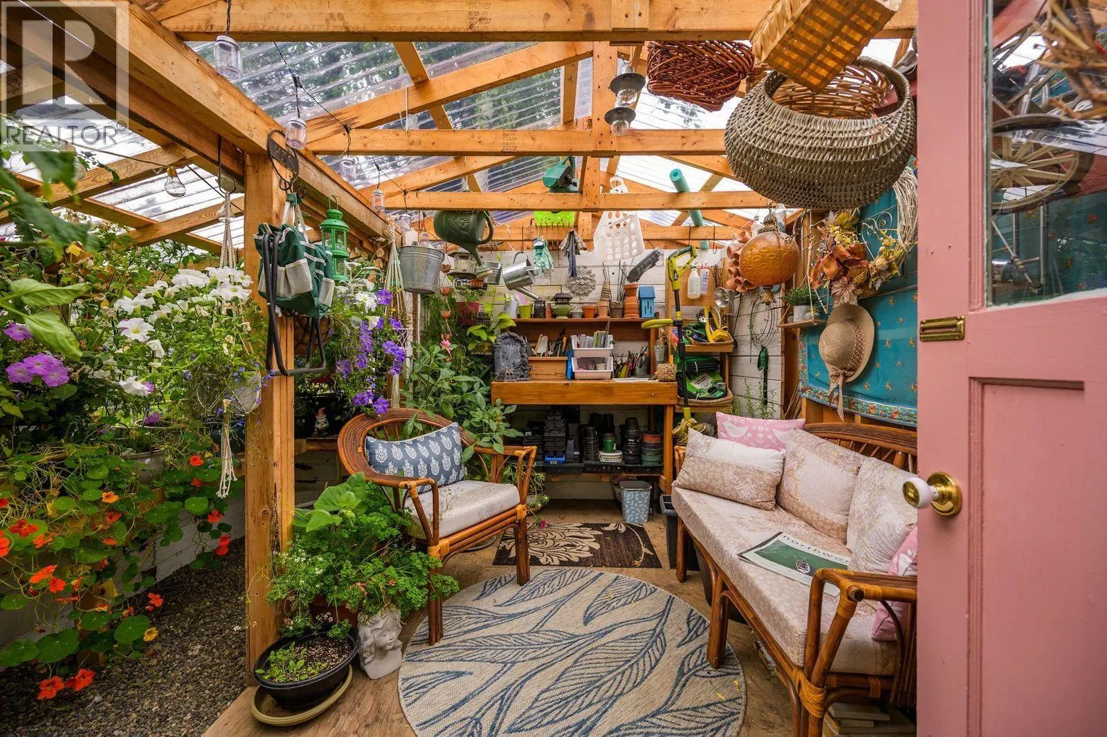 5905 RIDEAU DRIVE