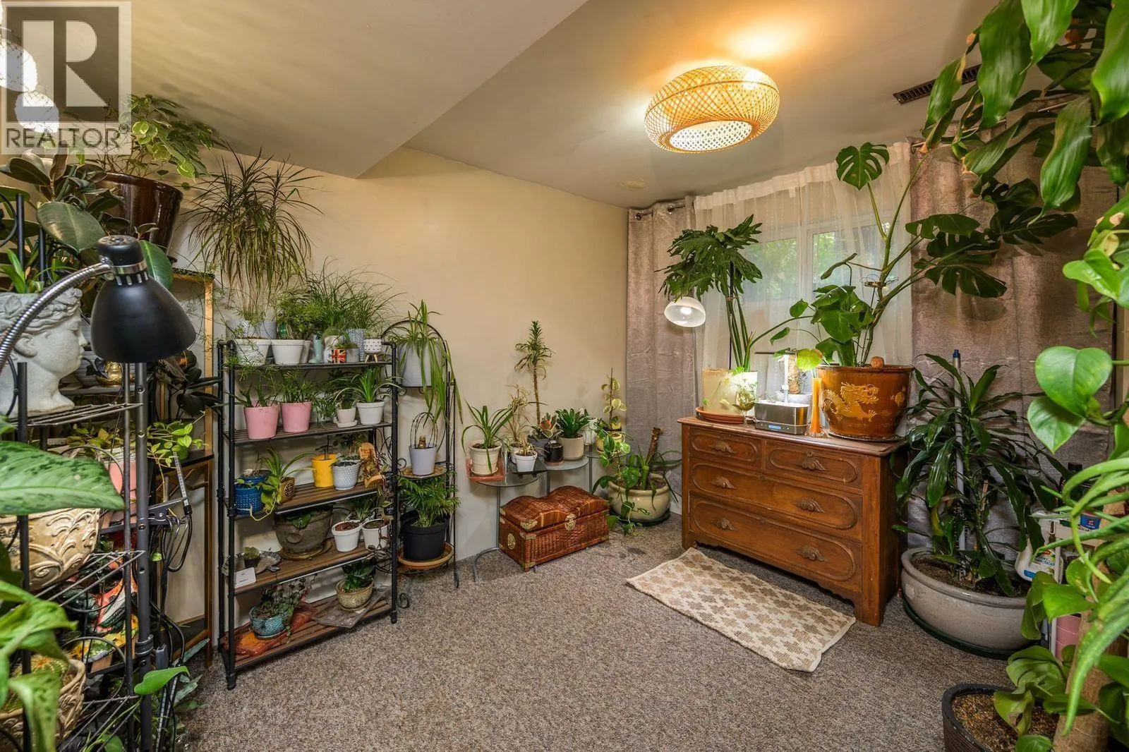 5905 RIDEAU DRIVE