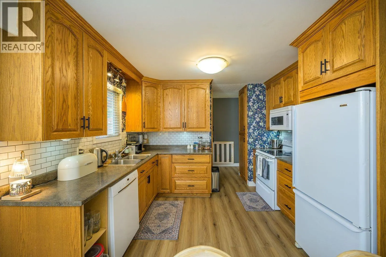 5905 RIDEAU DRIVE