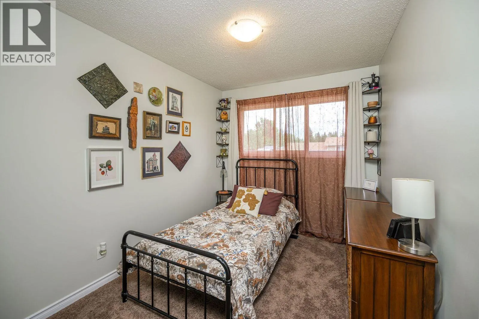 5905 RIDEAU DRIVE