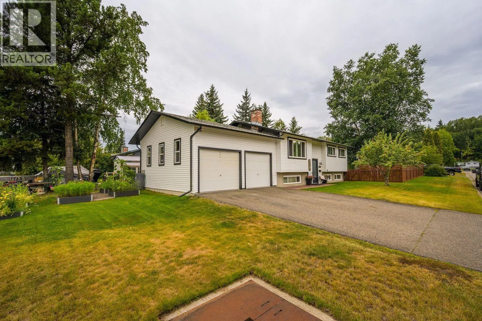 5905 RIDEAU DRIVE