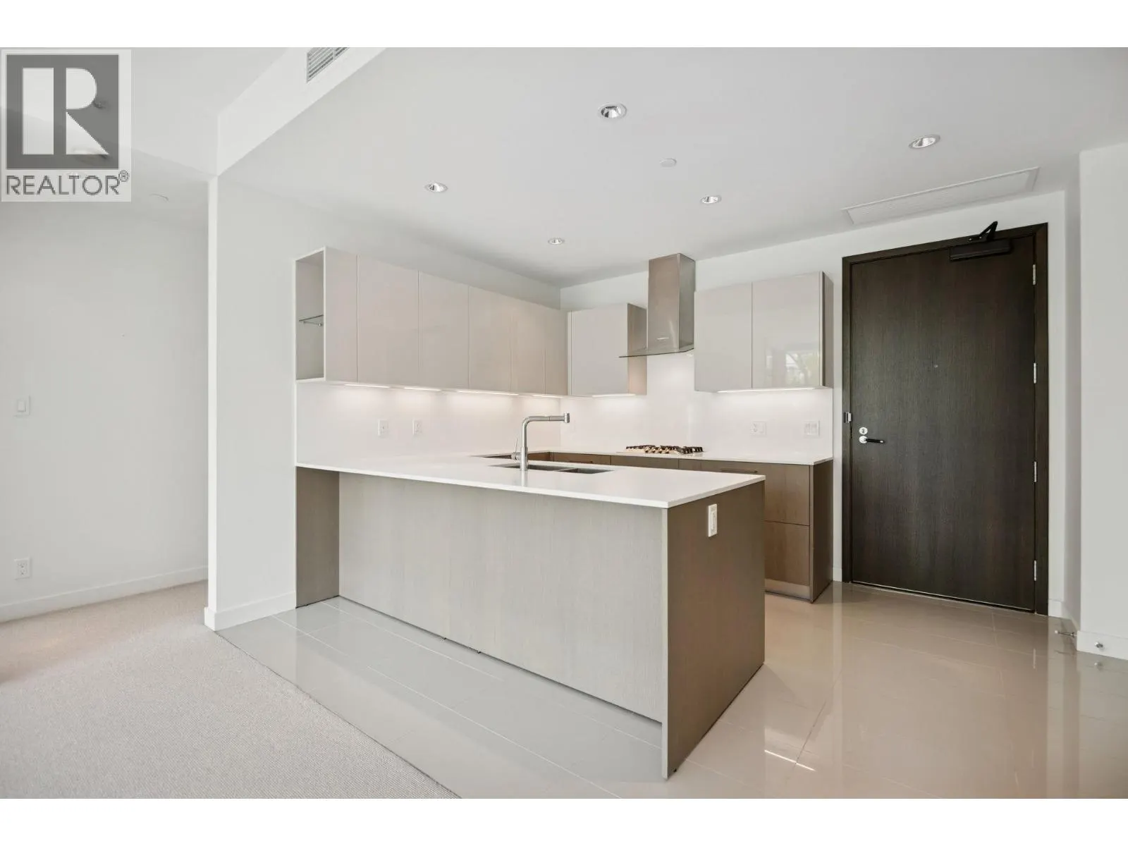 206 6611 PEARSON WAY