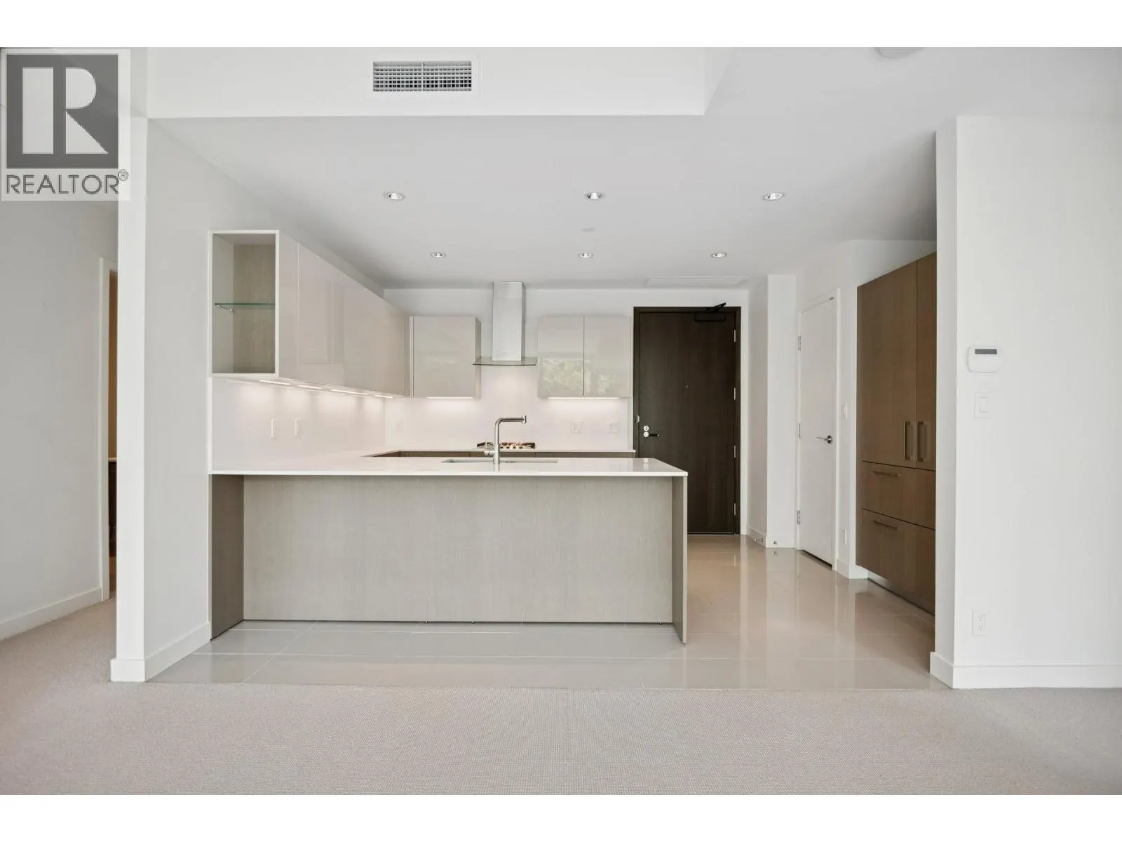 206 6611 PEARSON WAY