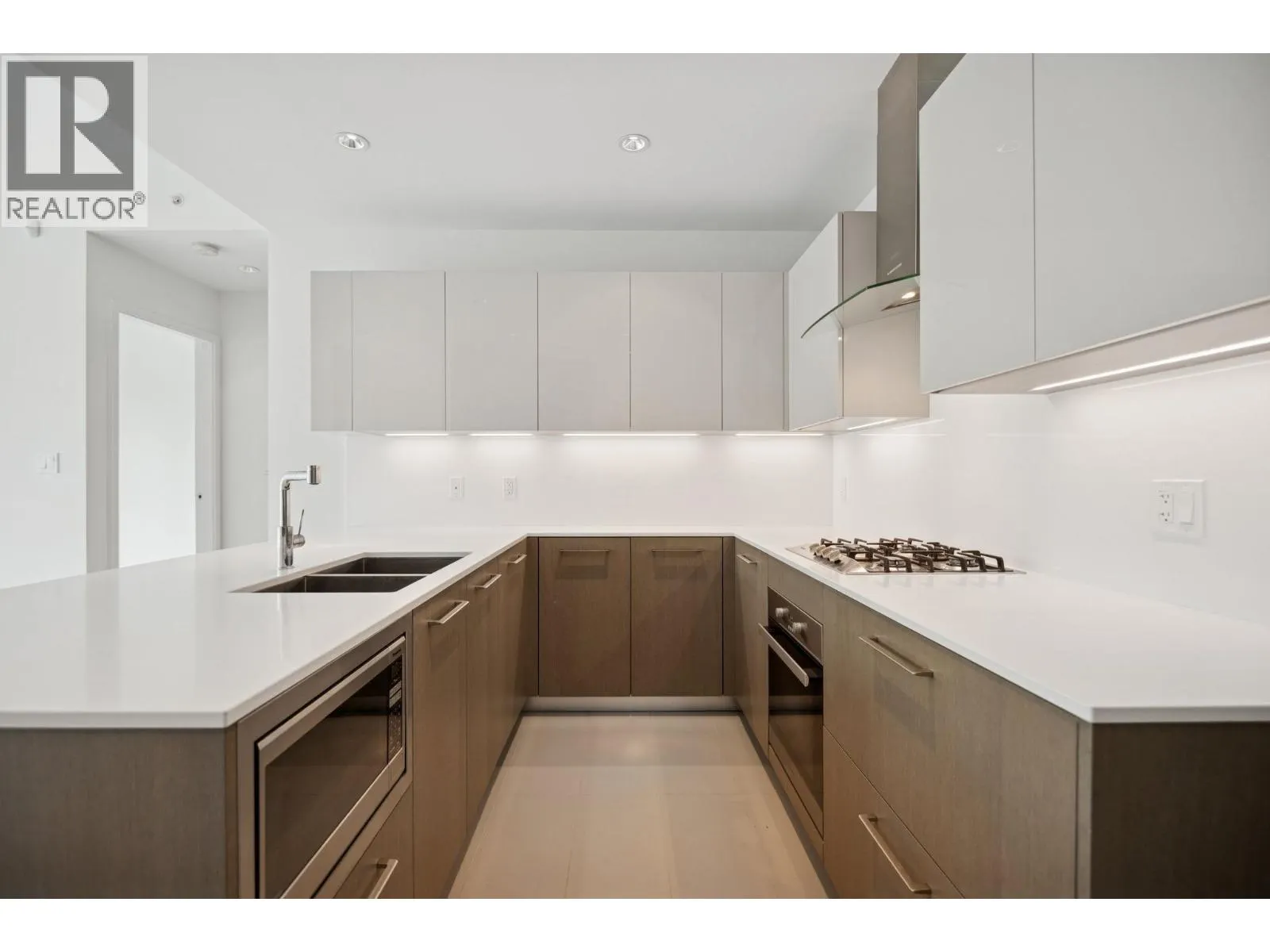 206 6611 PEARSON WAY