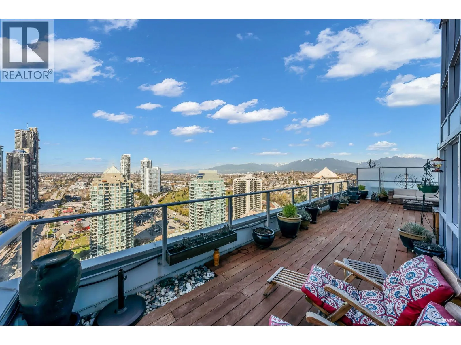2803 4400 BUCHANAN STREET