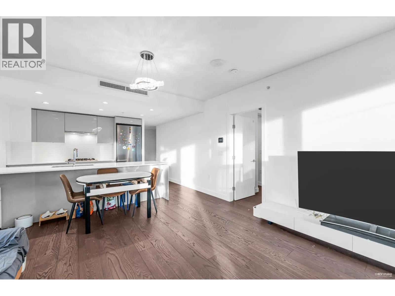 703 5766 GILBERT ROAD