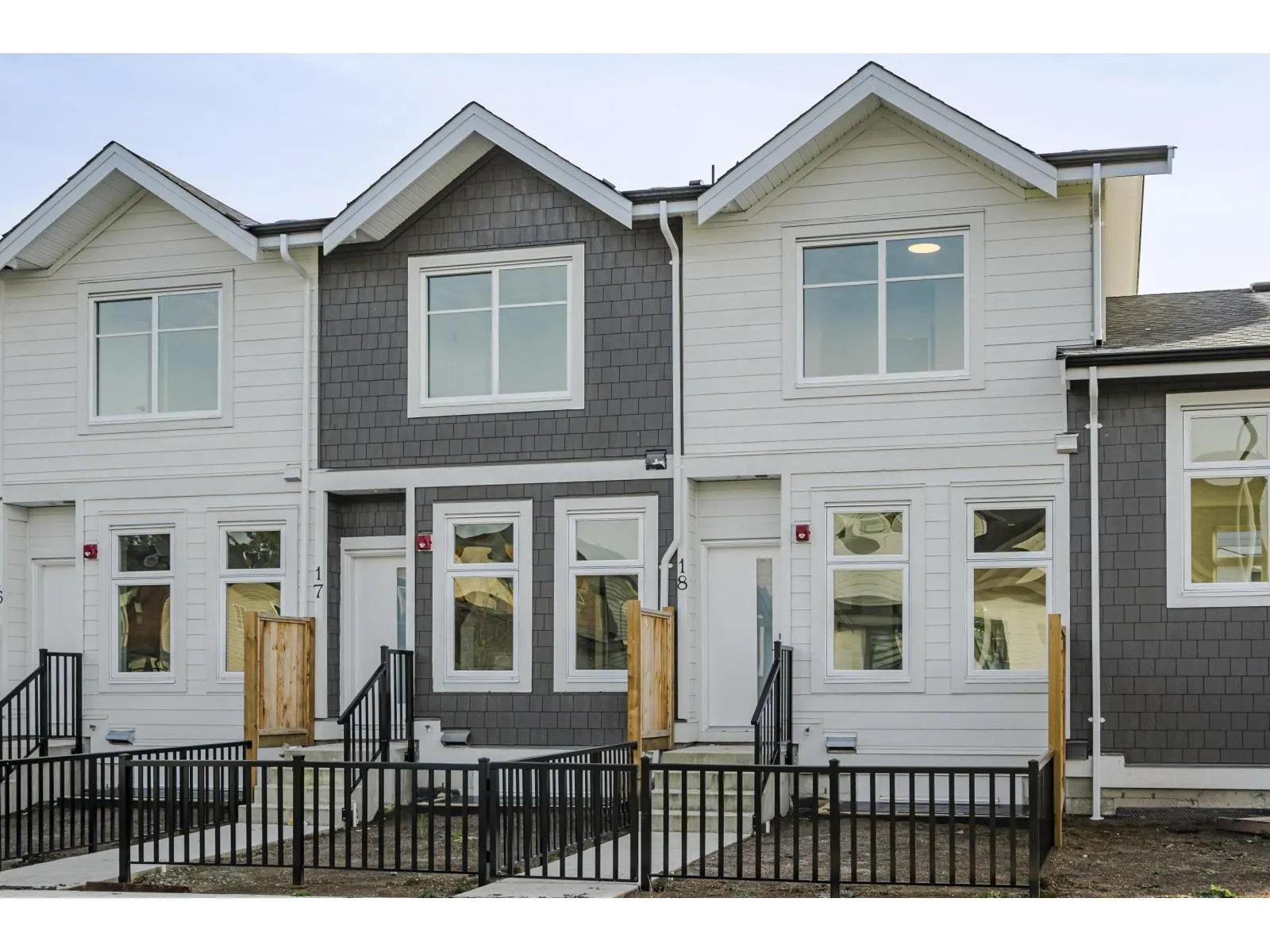 21 12770 105 AVENUE