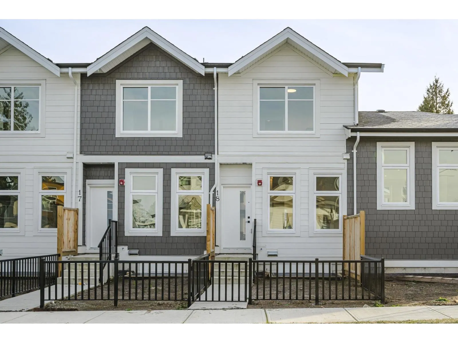 21 12770 105 AVENUE