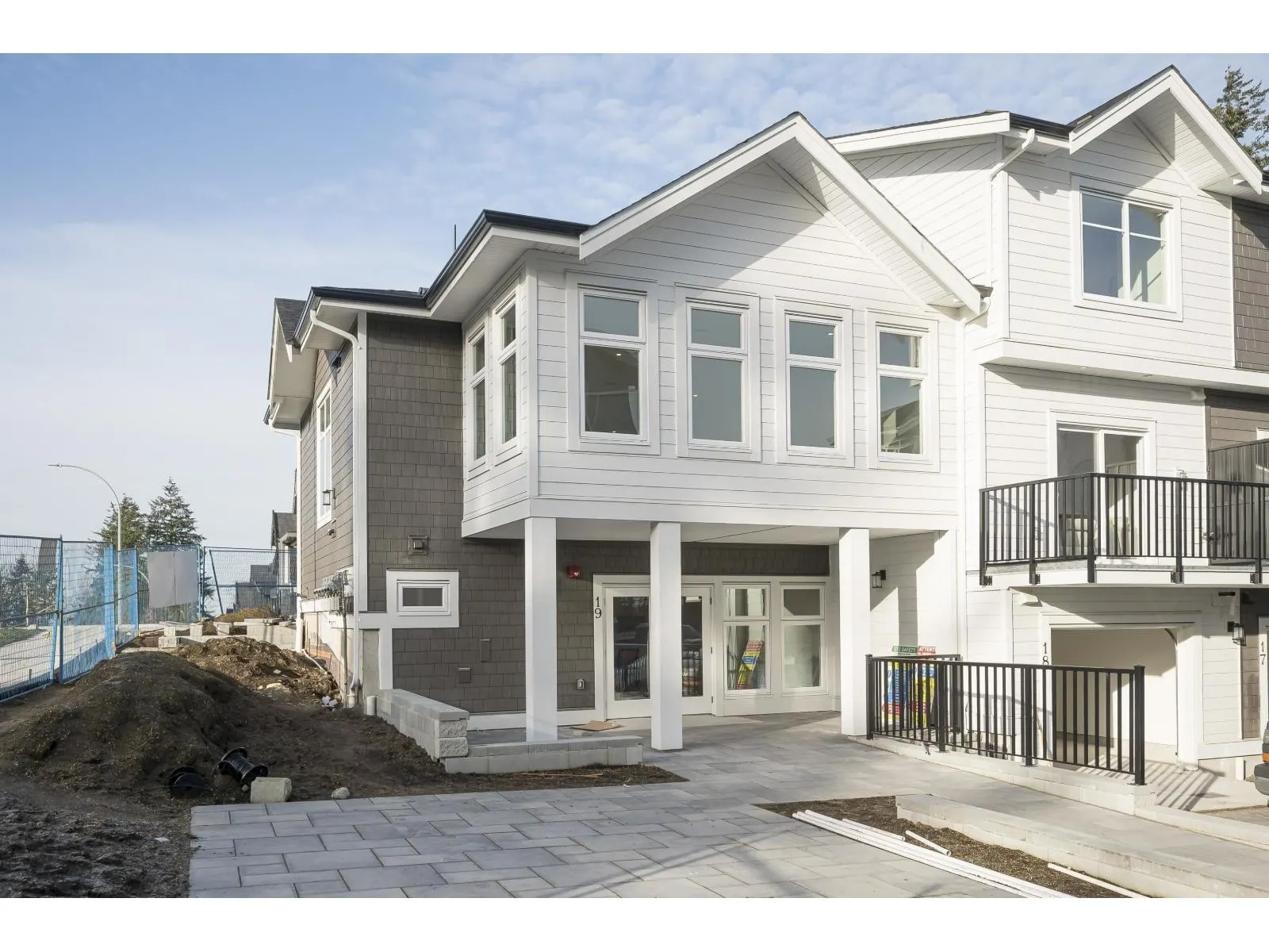 21 12770 105 AVENUE