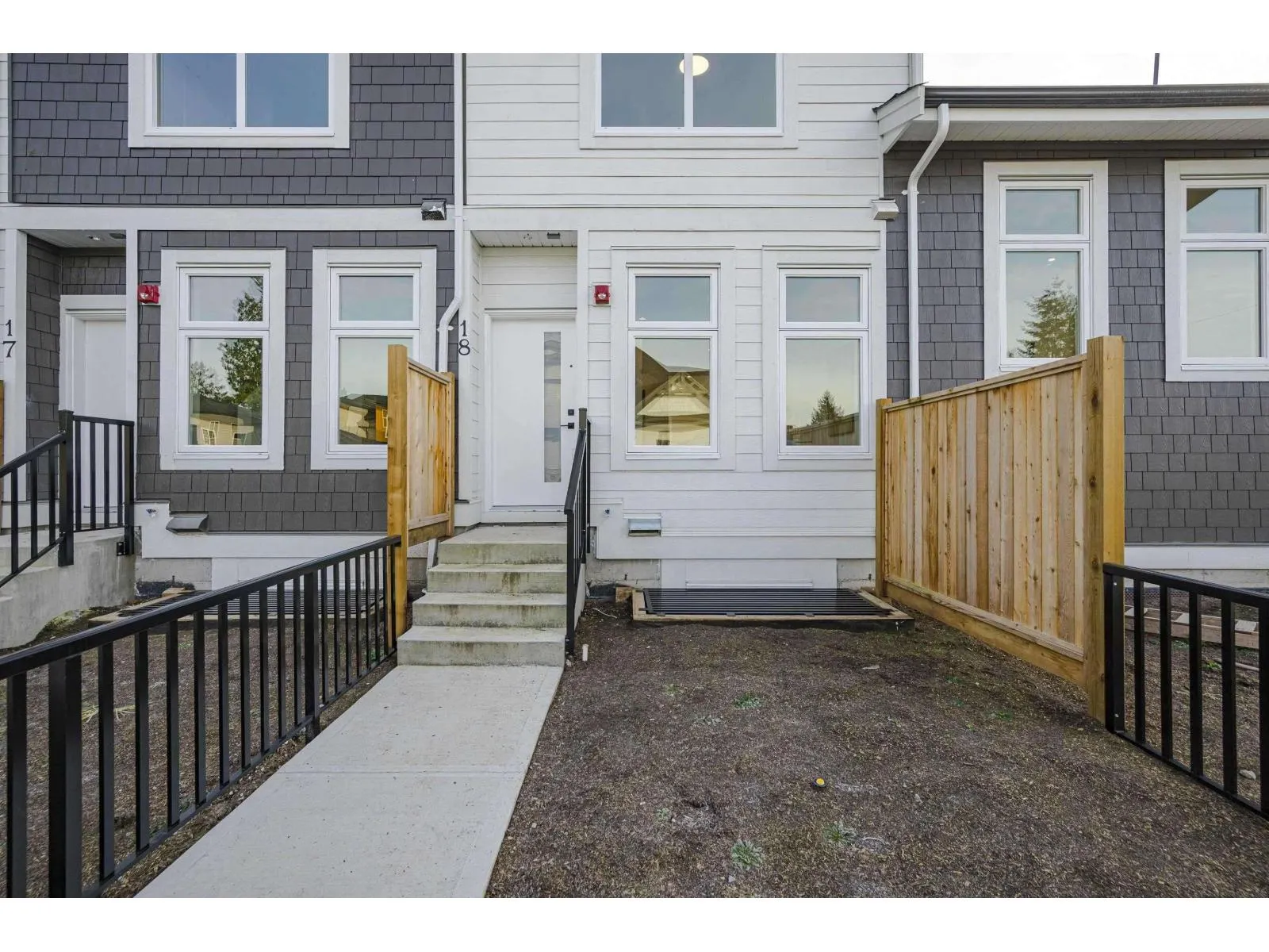 21 12770 105 AVENUE
