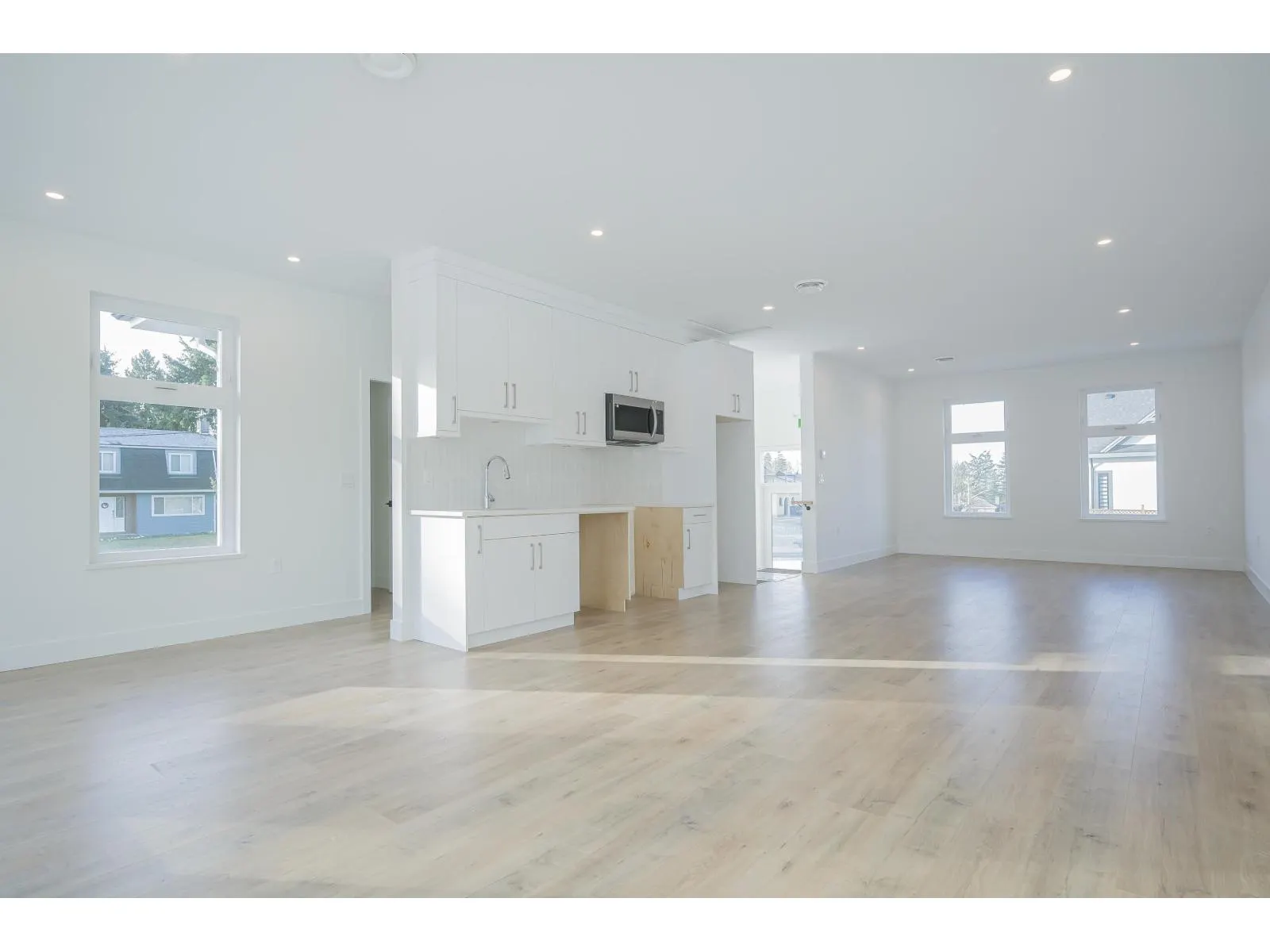 21 12770 105 AVENUE