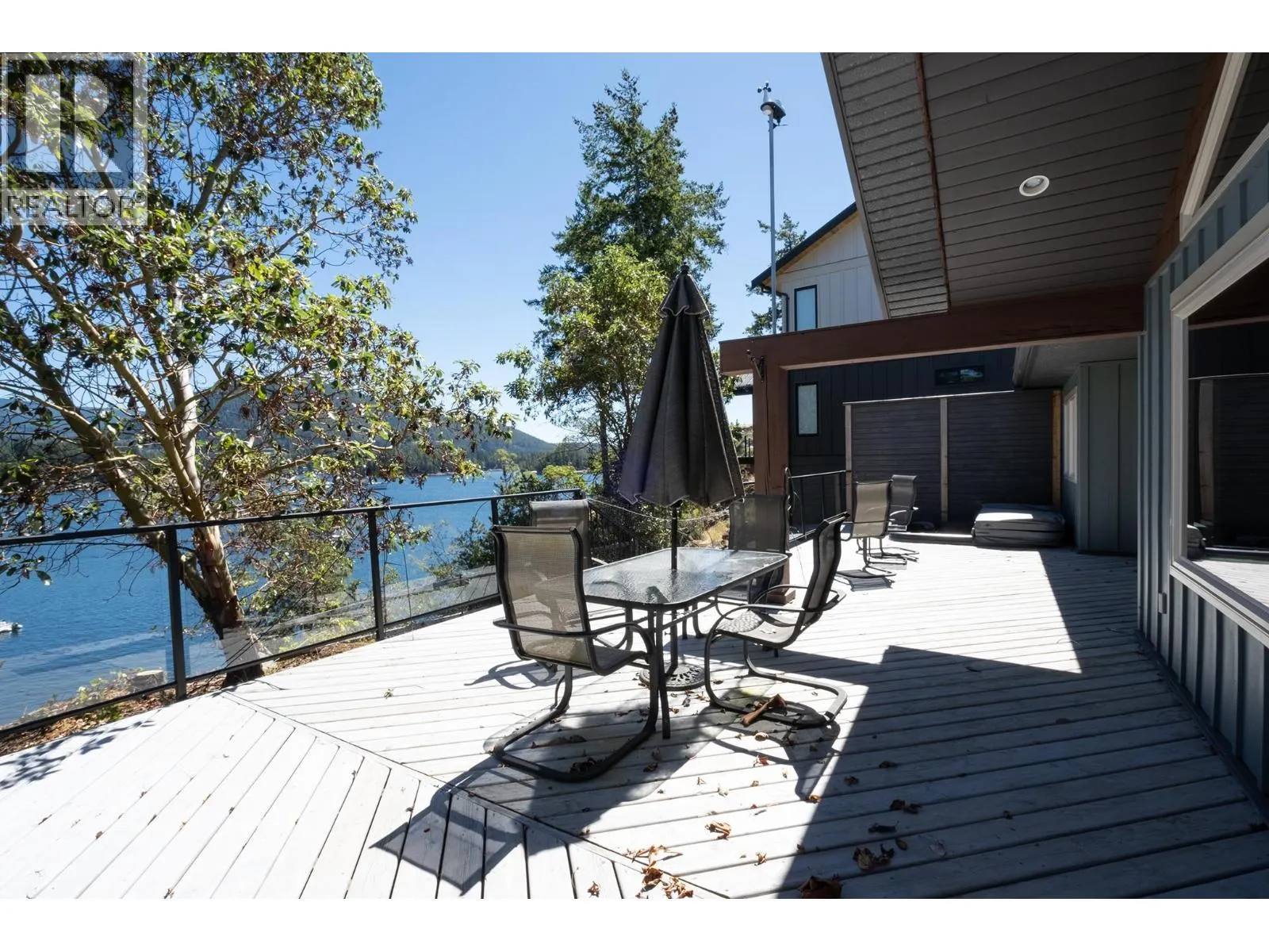 22 4622 SINCLAIR BAY ROAD
