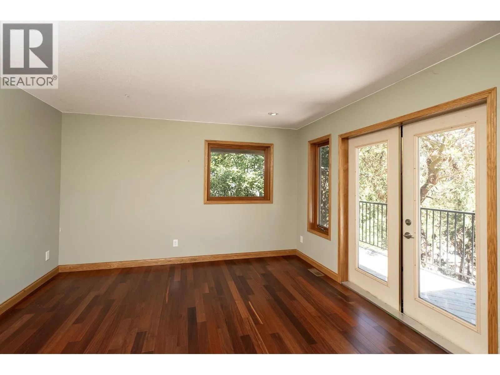 22 4622 SINCLAIR BAY ROAD
