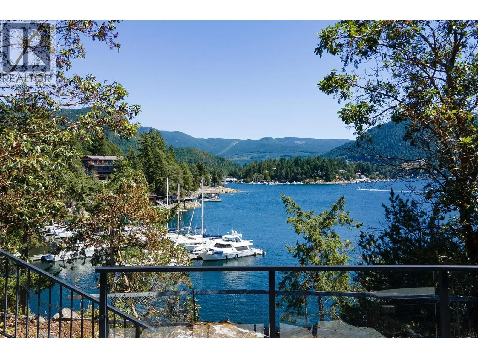 22 4622 SINCLAIR BAY ROAD