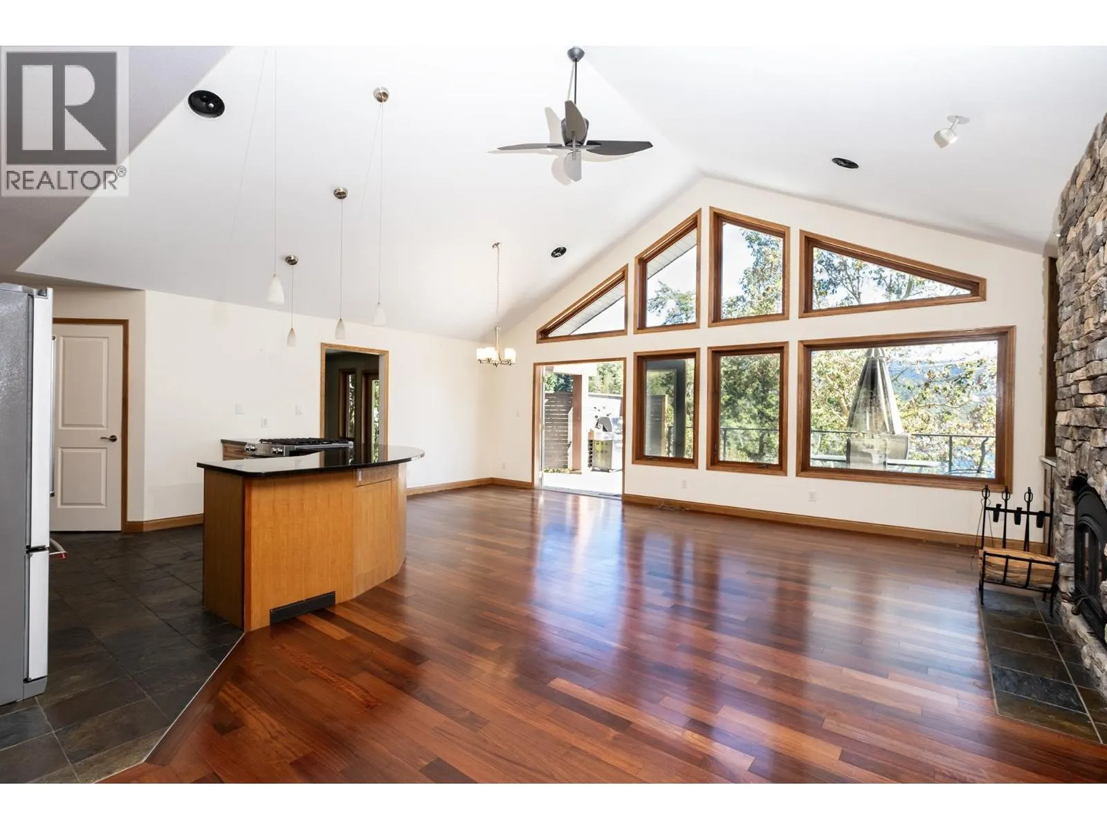 22 4622 SINCLAIR BAY ROAD