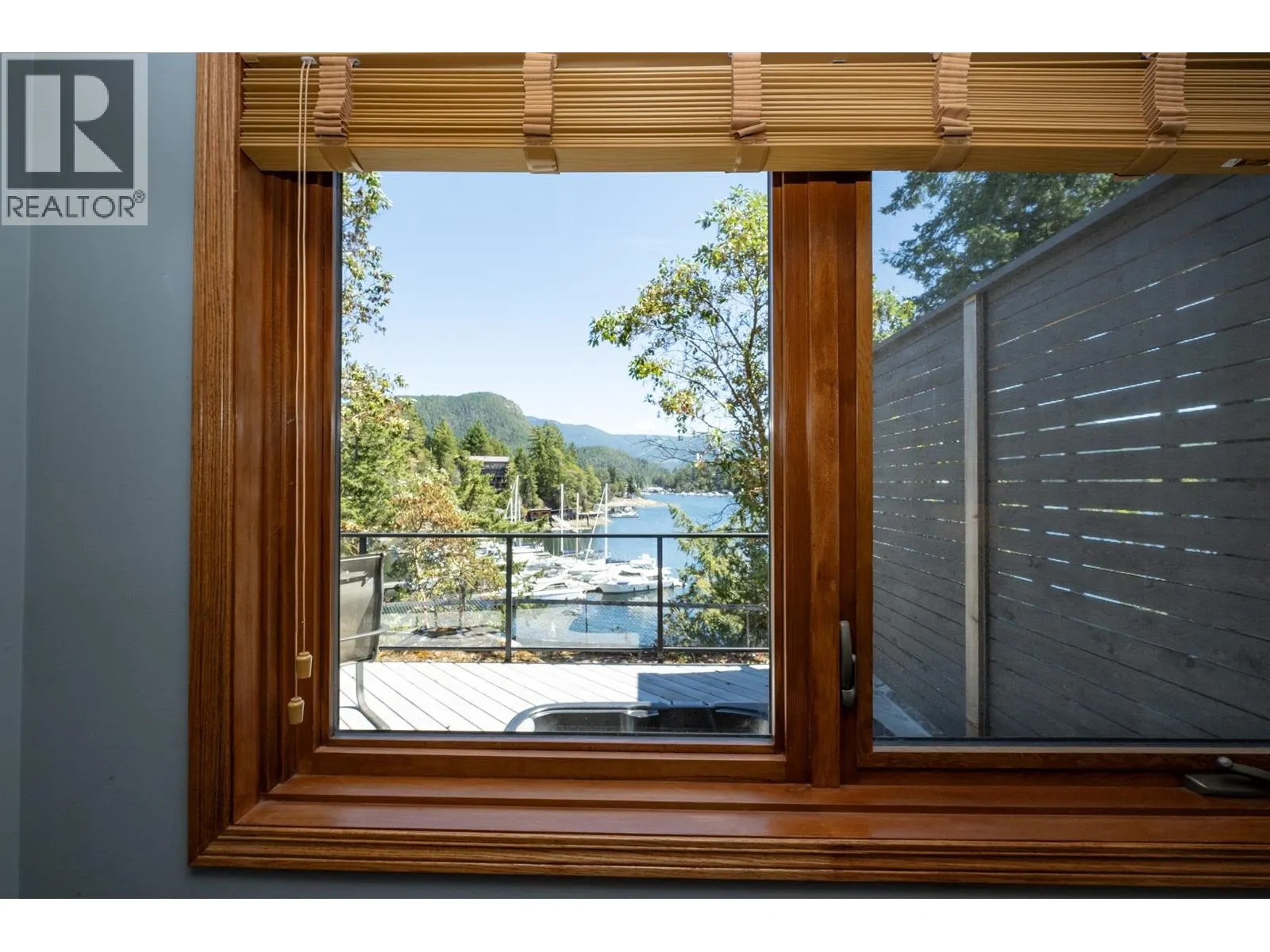 22 4622 SINCLAIR BAY ROAD