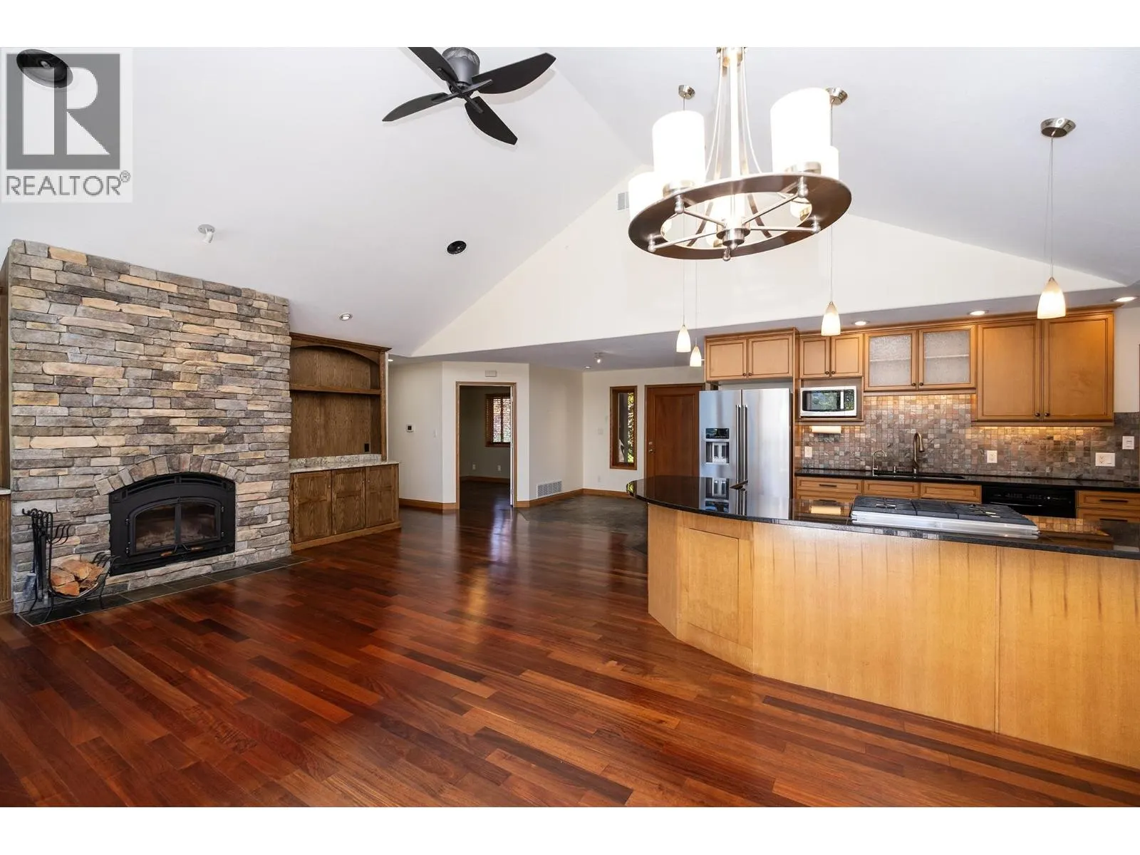 22 4622 SINCLAIR BAY ROAD