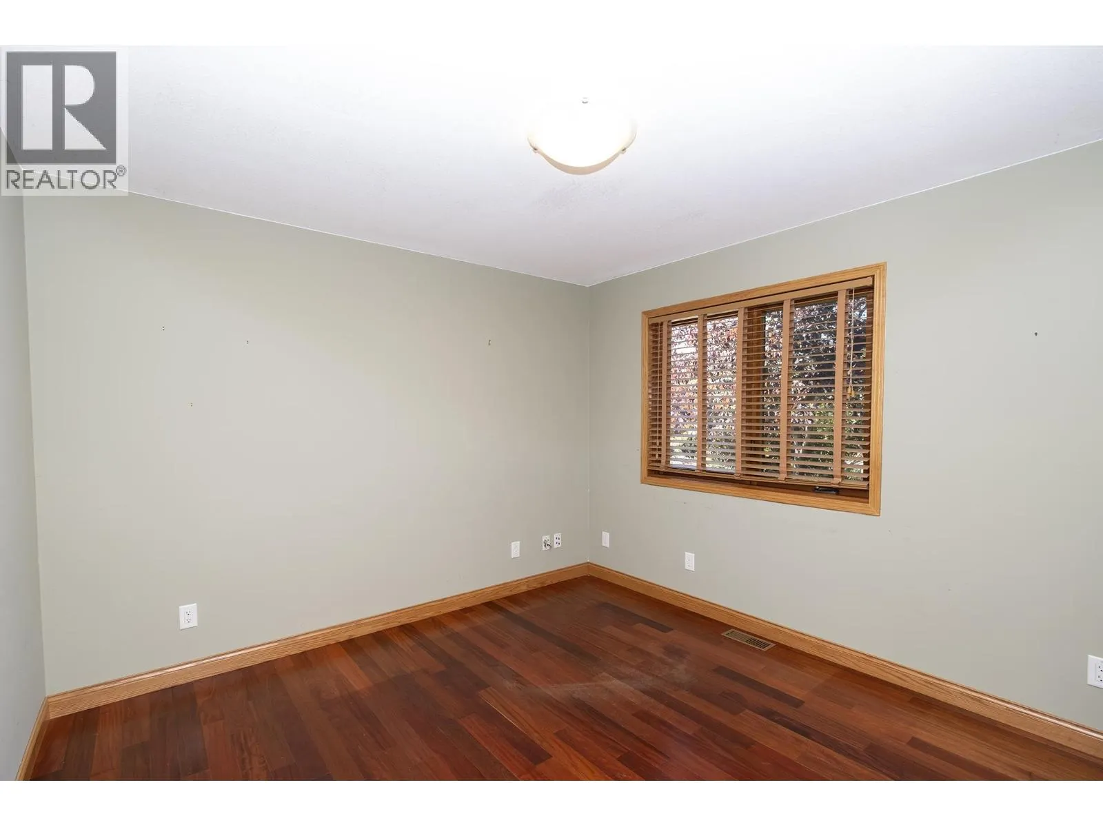 22 4622 SINCLAIR BAY ROAD