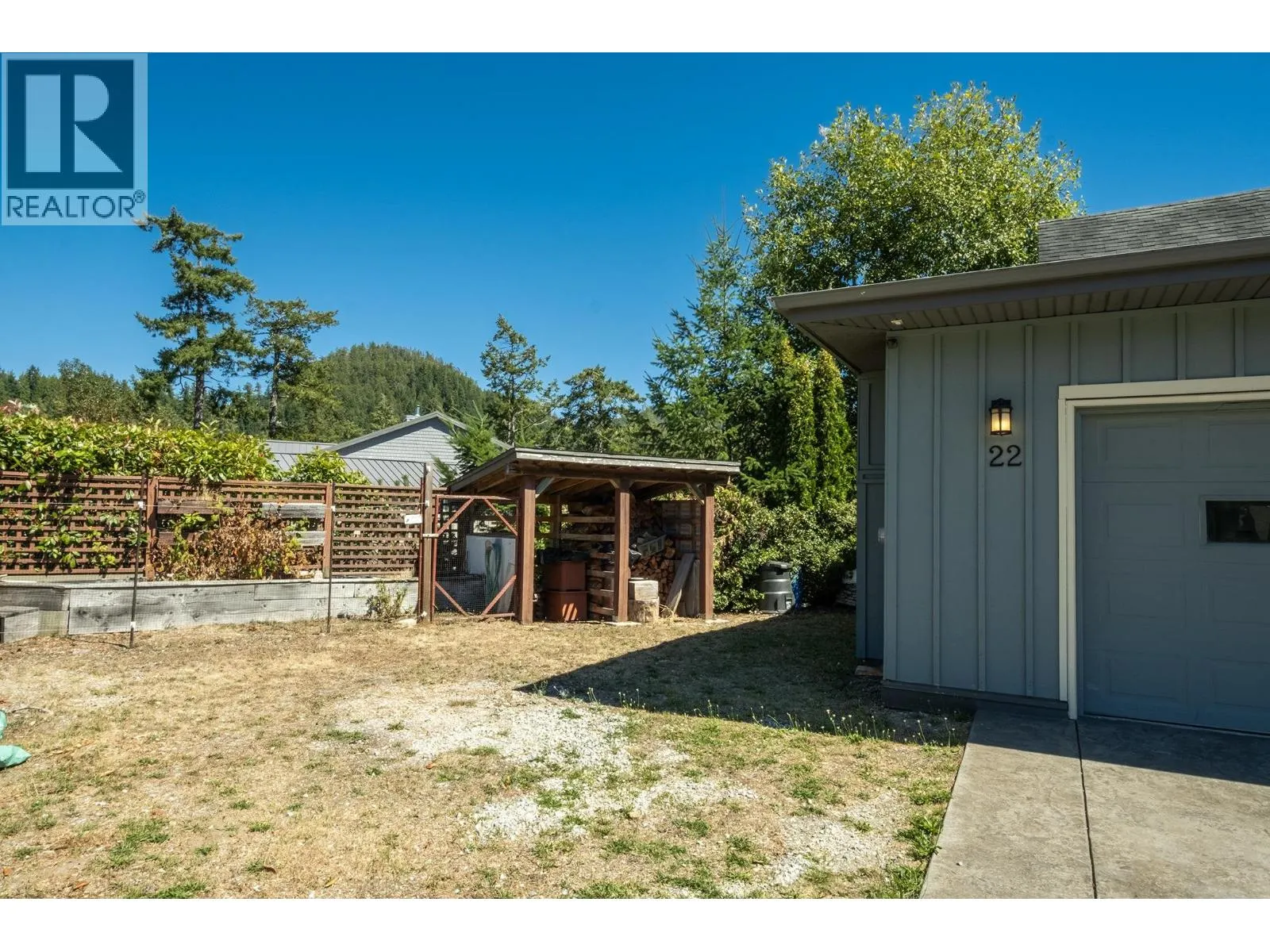 22 4622 SINCLAIR BAY ROAD