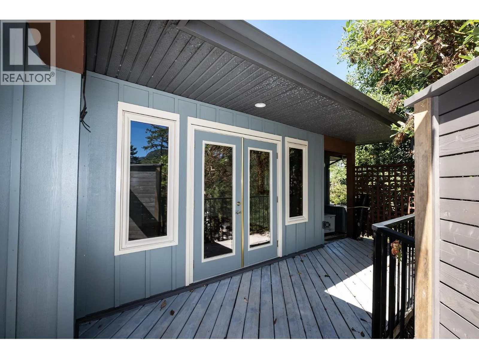 22 4622 SINCLAIR BAY ROAD