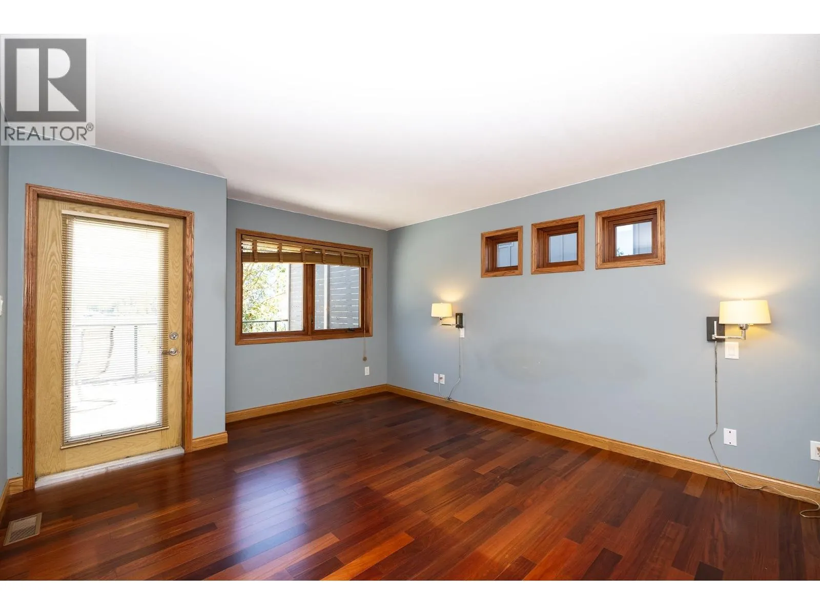 22 4622 SINCLAIR BAY ROAD