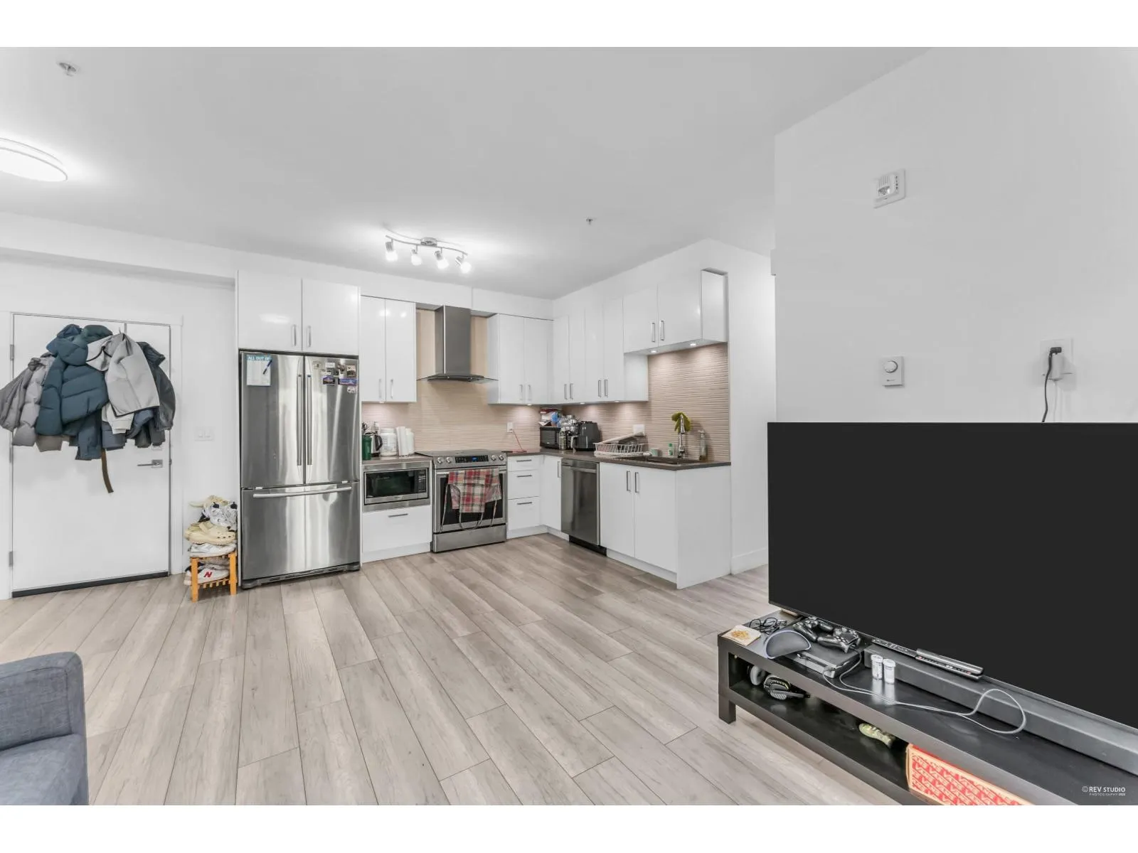 B107 9689 140 STREET