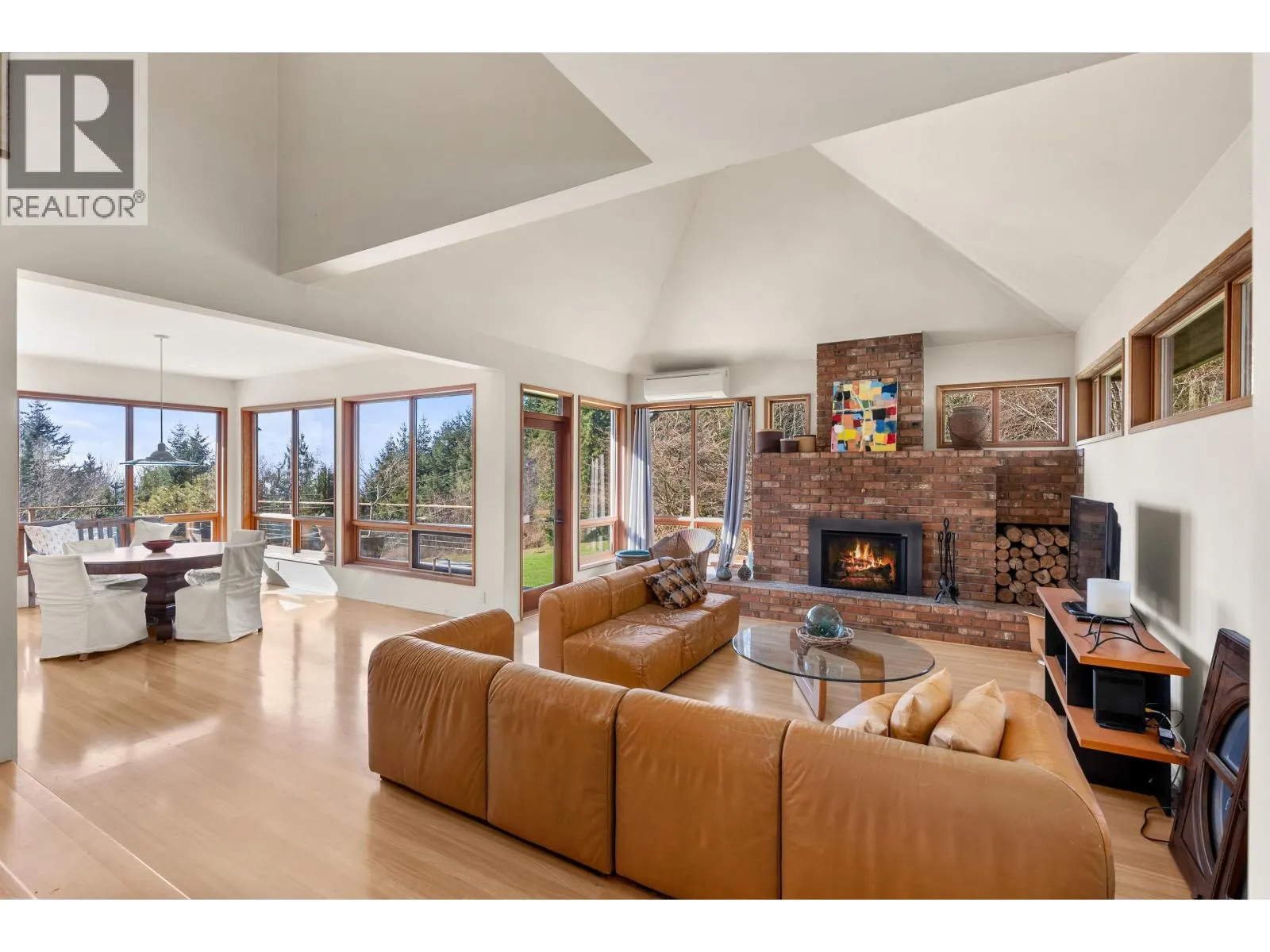 1911 GRANDVIEW ROAD