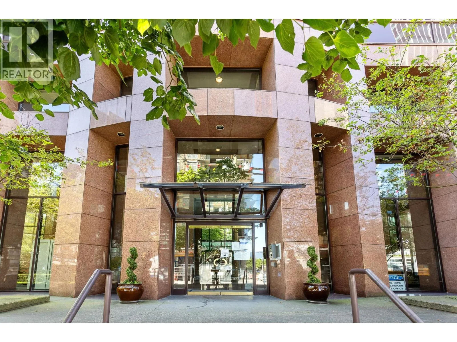 15C 1500 ALBERNI STREET