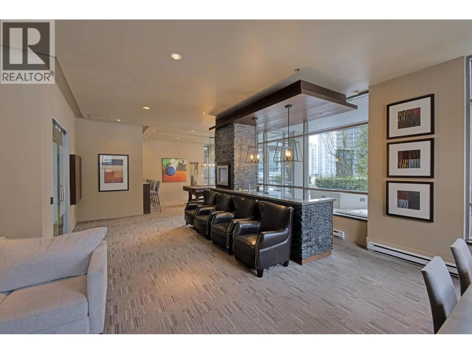 302 4868 BRENTWOOD DRIVE