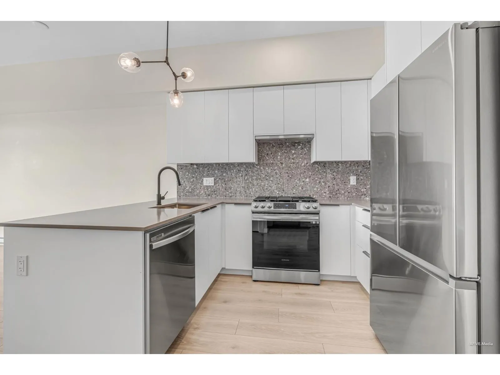 606 7920 206 STREET
