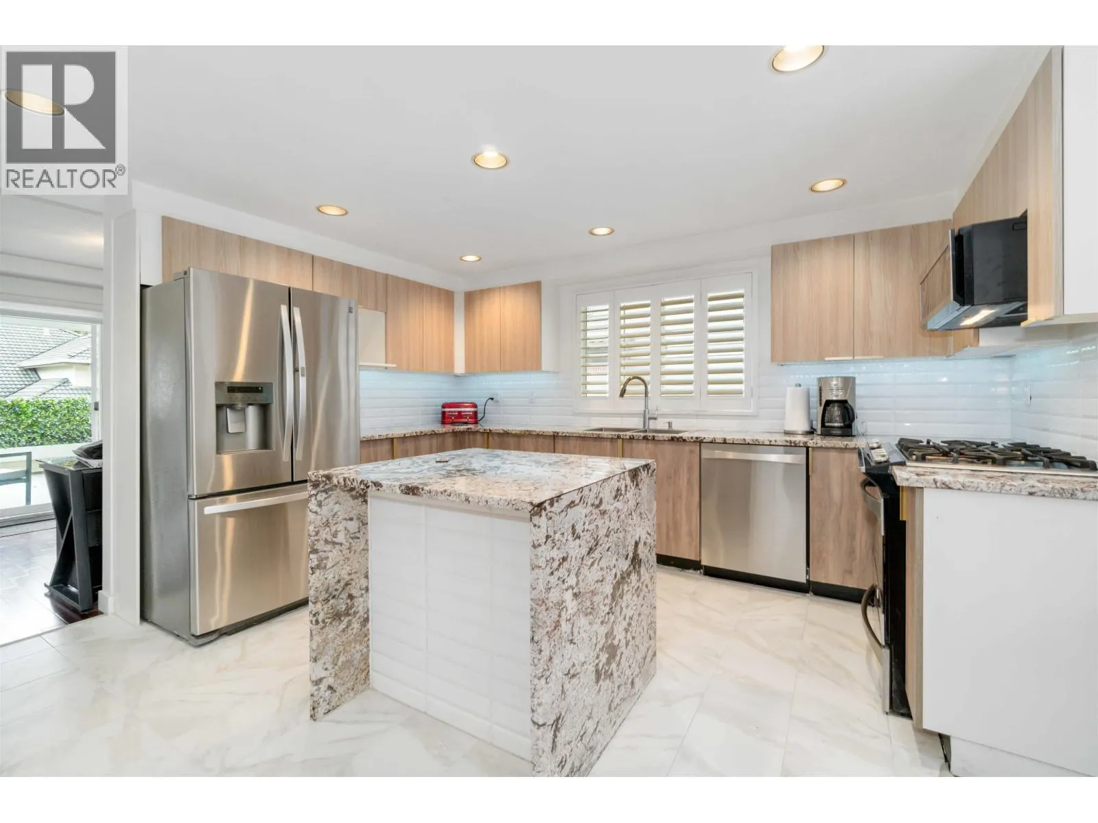 1633 PLATEAU CRESCENT