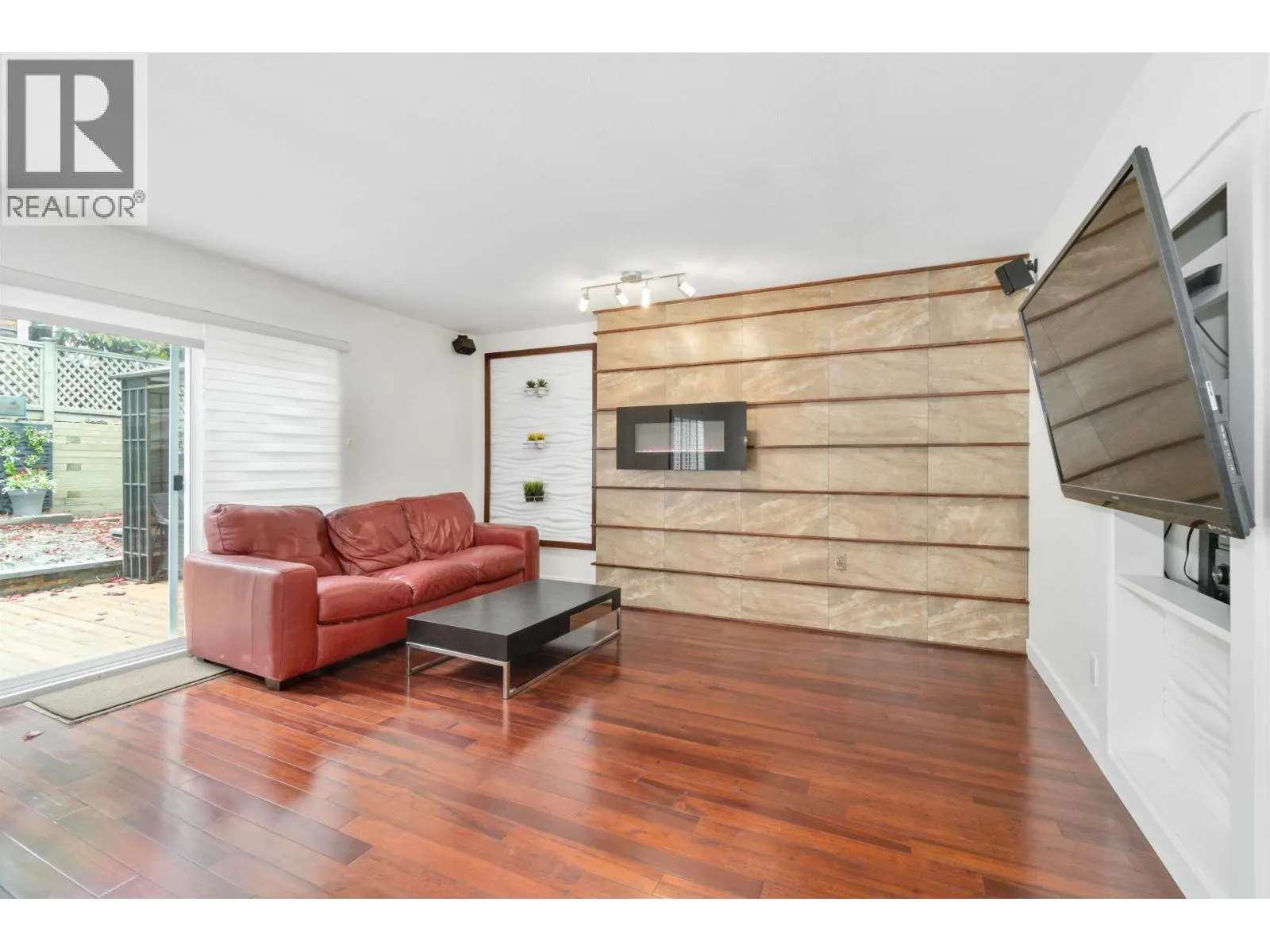 1633 PLATEAU CRESCENT