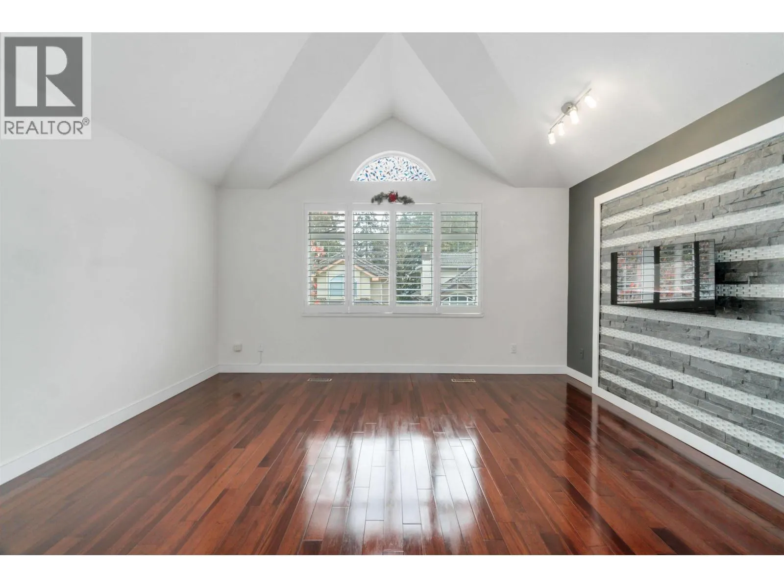 1633 PLATEAU CRESCENT