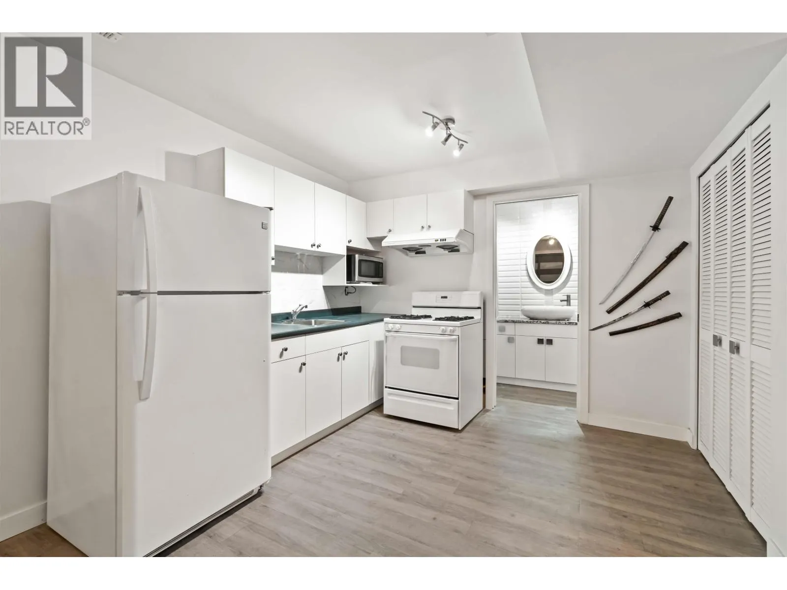 1633 PLATEAU CRESCENT