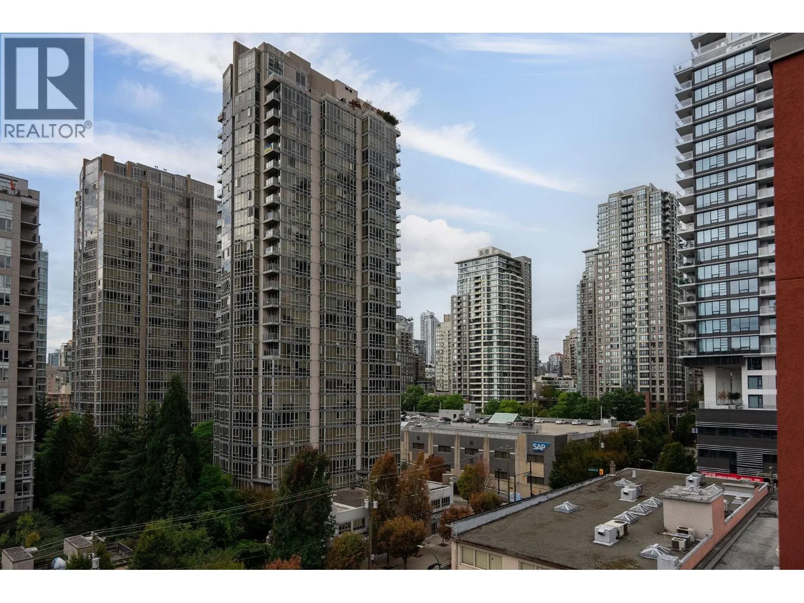 201 869 BEATTY STREET