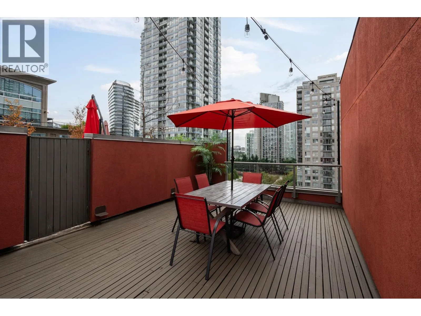 201 869 BEATTY STREET